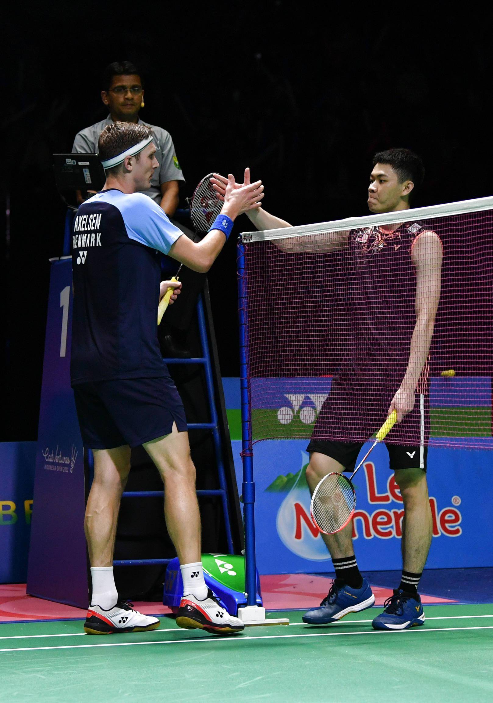 日本羽毛球队翻盘丹麦羽毛球队，安赛龙完成帽子戏法