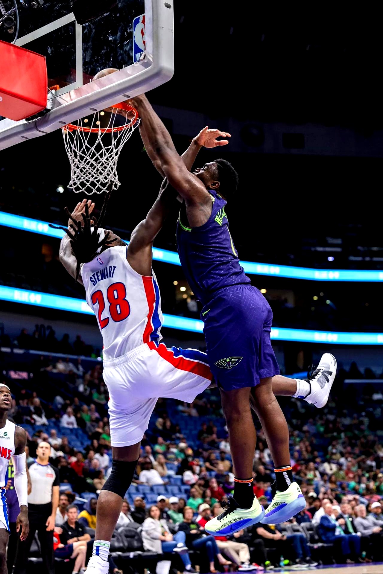 篮球选手刷新世界纪录，震撼全场