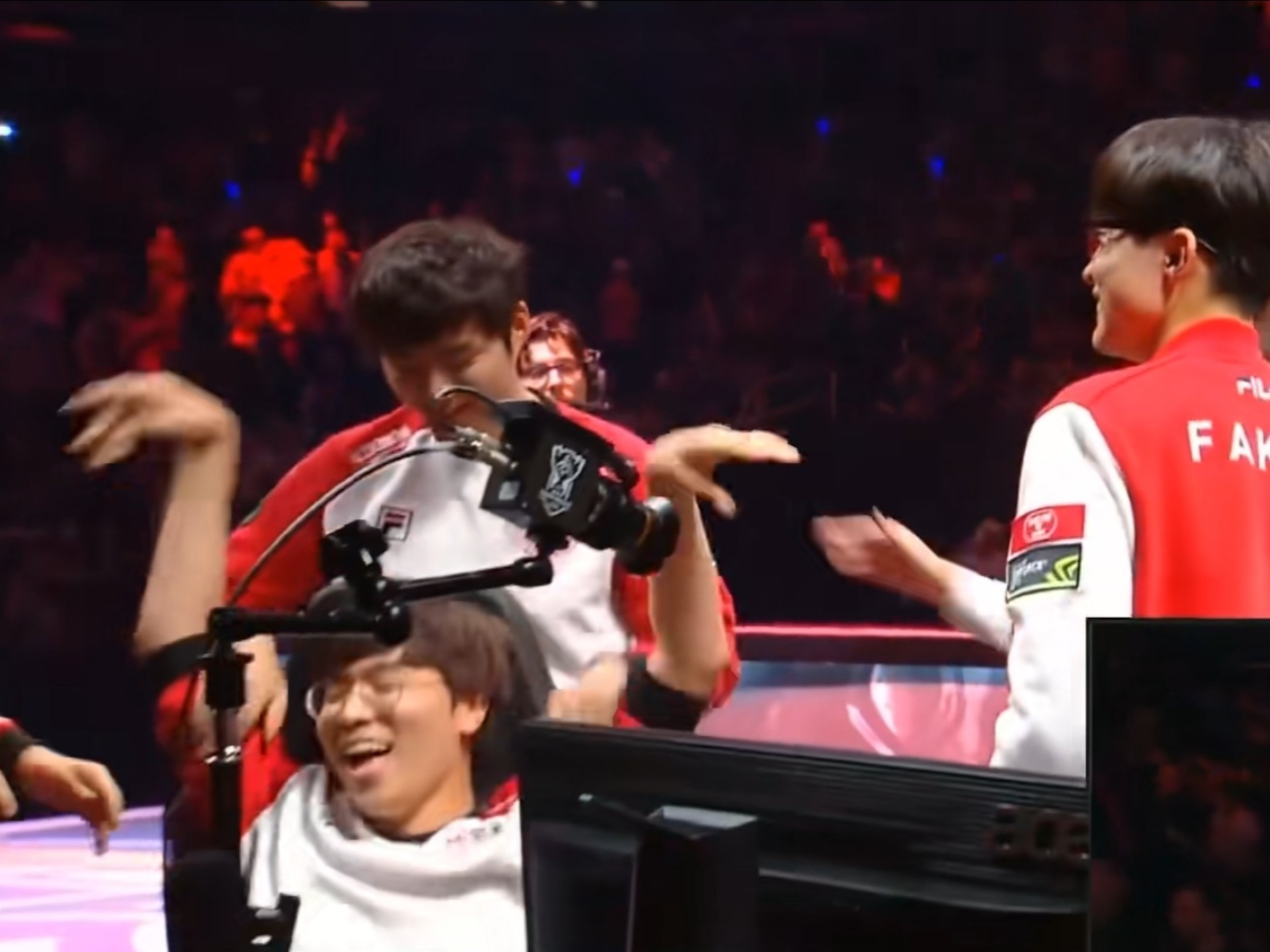 S赛明星选手受伤退赛，引发热议的简单介绍