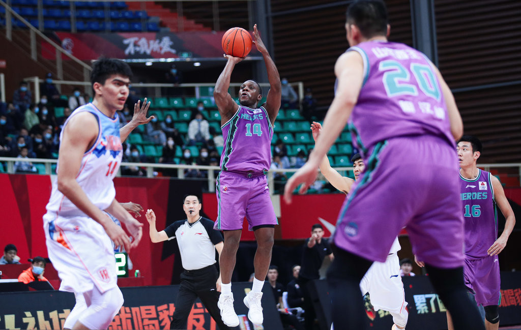 骑士鏖战天津队，高诗岩扛起全队的简单介绍