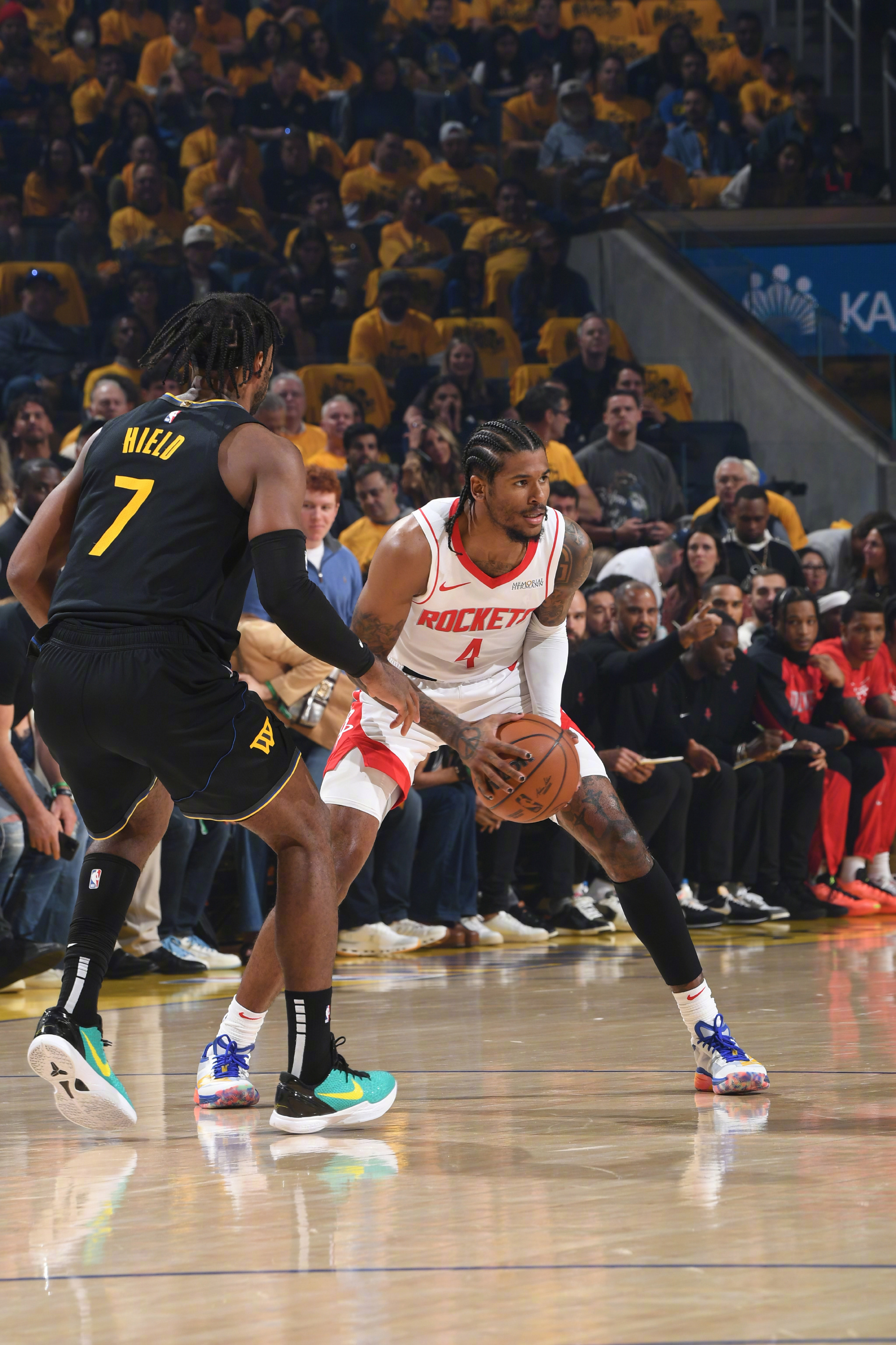 火箭险胜江苏队，保罗关键制胜