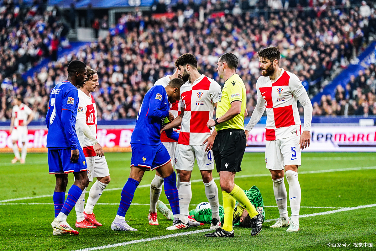 法国队鏖战瑞典队，张本智和点燃赛场