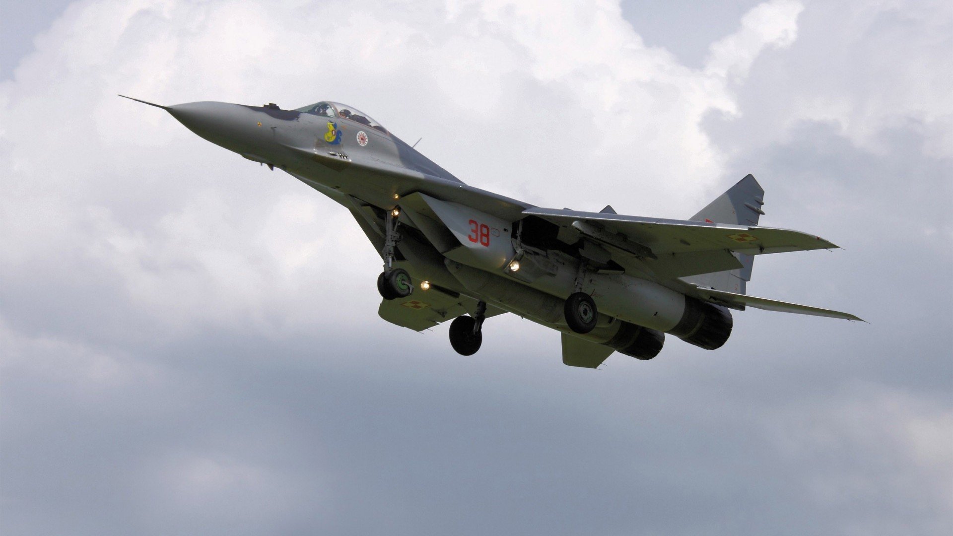 囚笼赛道与钢铁芭蕾，马克西在F1街道赛之夜的绝对统治论